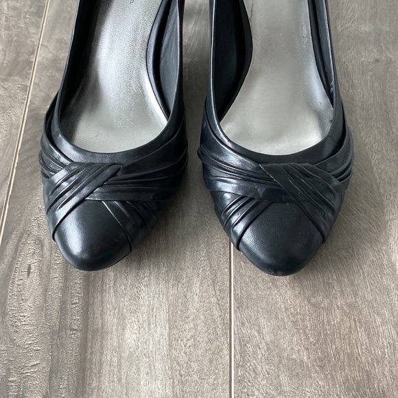 Women’s BCBGirls knotted black heels - Picture 8 of 10